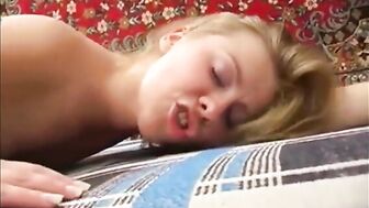Вику пьяную выебали в жопу!