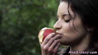 Erogenous eurobabe assfucked outdoors