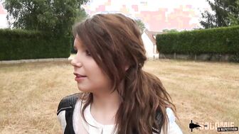 Angela, jeune timide se dévergonde en foursome