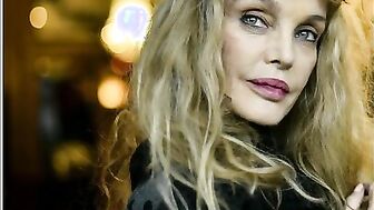 Dominé Par Arielle Dombasle