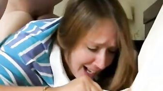 Madurita le dejan el culo lleno de leche