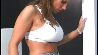 Attractive brunete milf with massive breasts loves to watch her boyfriend urinate